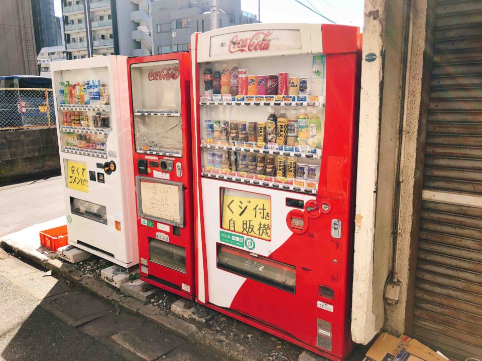 京成船橋駅裏にある自動販売機で あったか い 天然水 を買ってみたら 鎌ケ谷船橋あたり